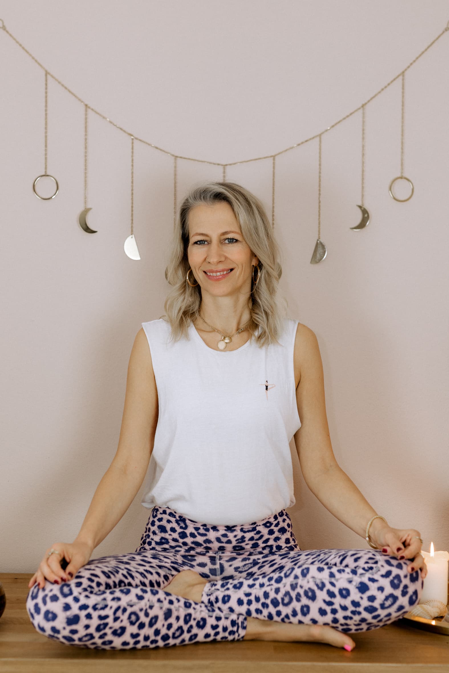 Hormone in Balance: Wie Elisabeth Kippenberg Frauen mit Yoga durch die Wechseljahre begleitet